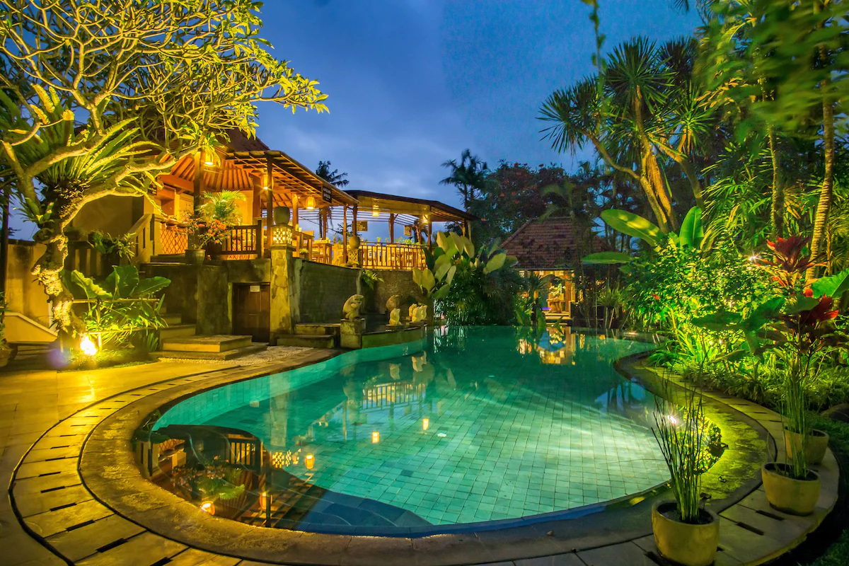 Accommodation Guides & Hotel Reviews — The Charming World