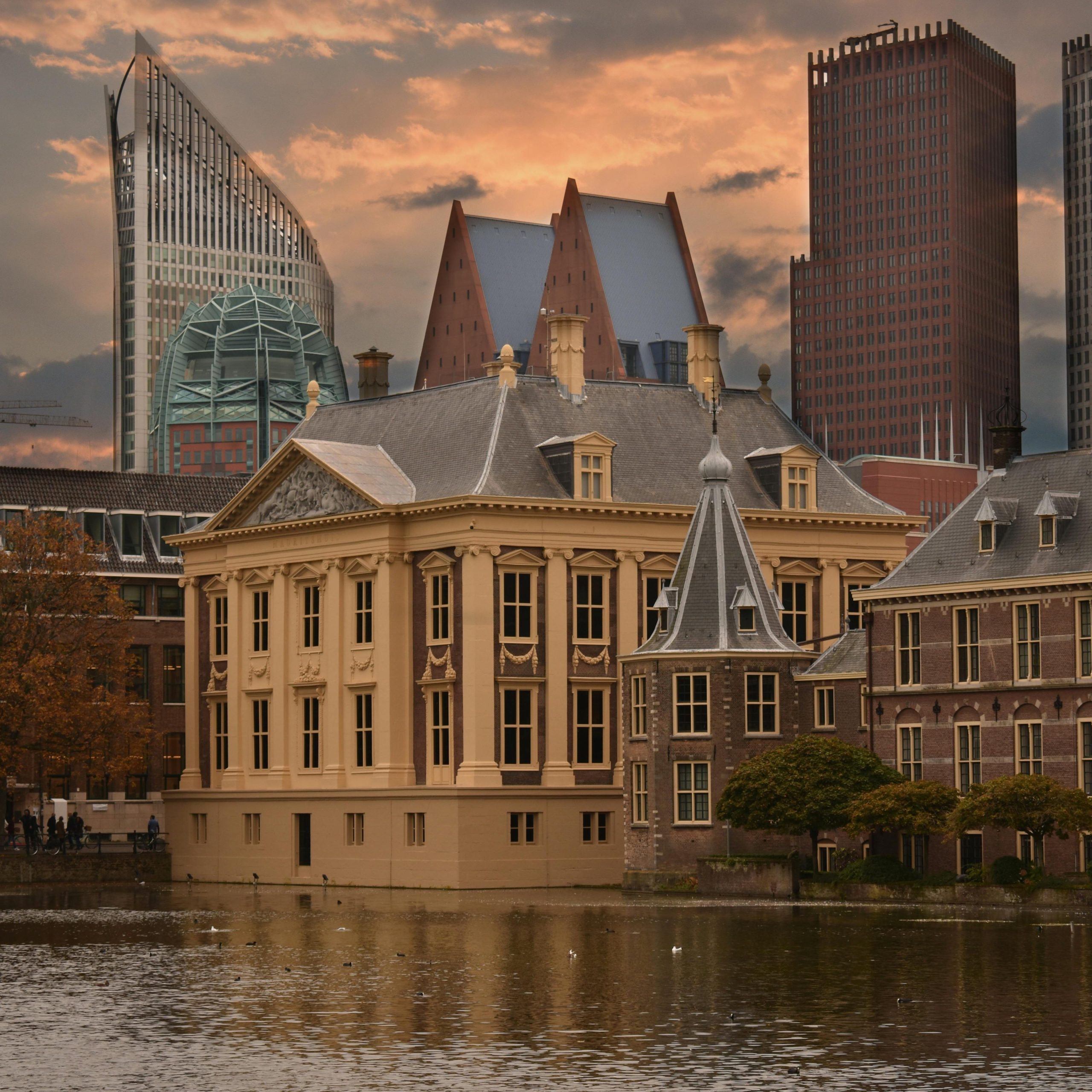 Captivating sunset view of the Mauritshuis Museum in The Hague with modern skyline.