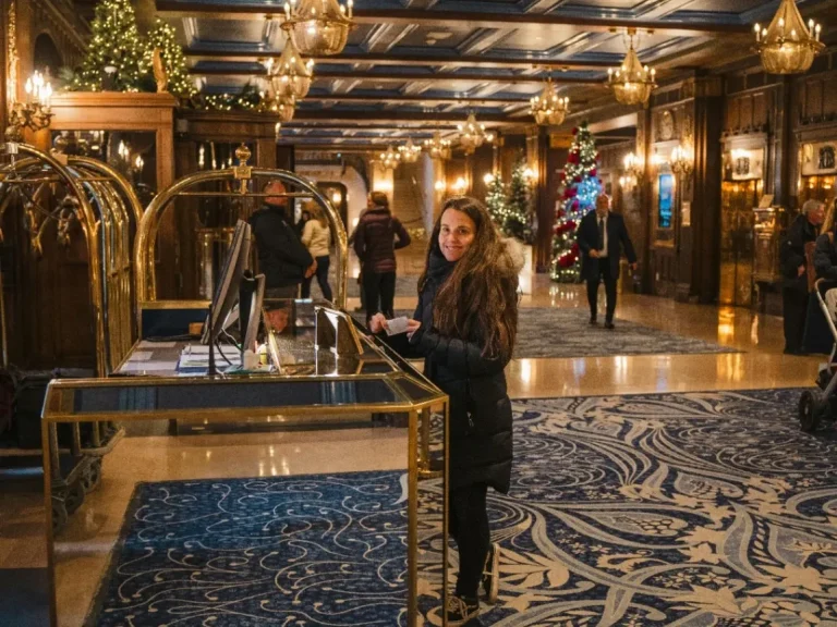 Last-Minute Holiday Travel: How to Book Cheap Christmas & New Year Trips Without the Stress