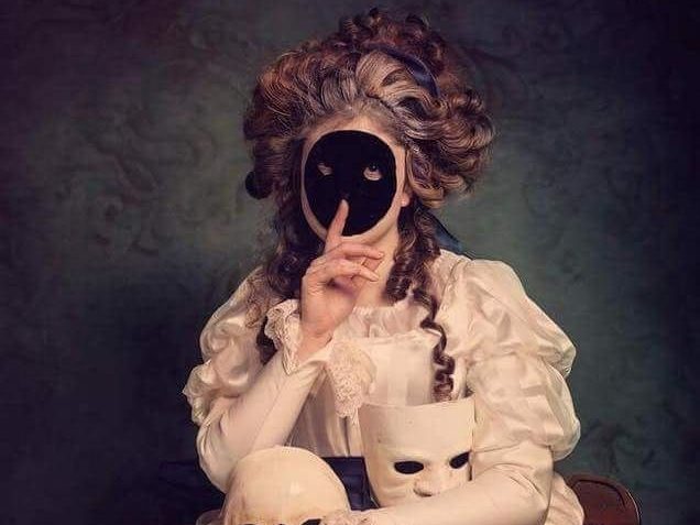 Learning to See Venice Through the Moretta